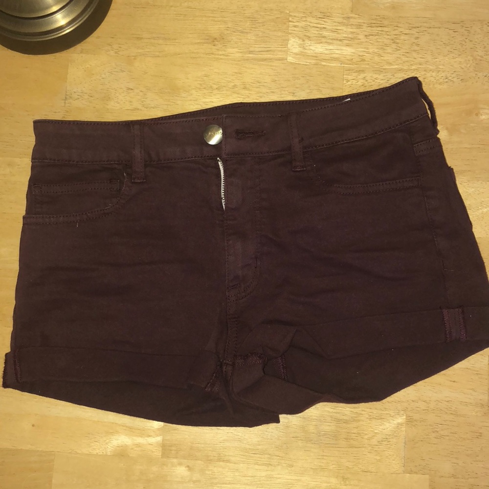 AMERICAN EAGLE maroon shorts